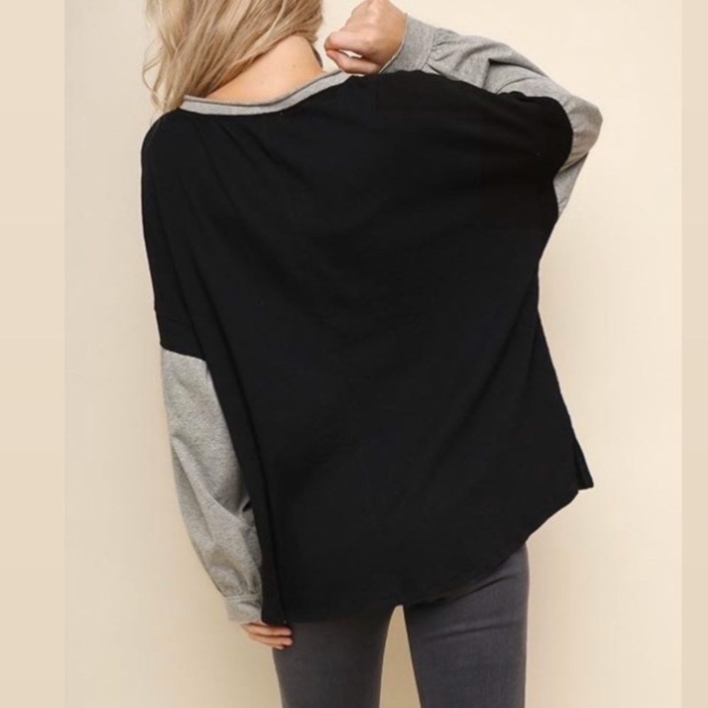 Women’s Umgee  Billow  Sleeve Top with Buttons - Picture 6 of 7